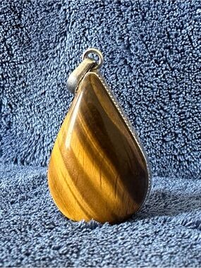 BEAUTIFUL TIGERS EYE, TEARDROP PENDANT, SILVER FRAMED.